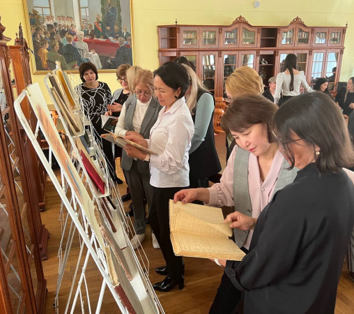 В Национальной библиотеке республики открылась книжная выставка «Республика Саха (Якутия) в цифрах»